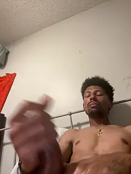Czat XXX na żywo – BigPrettyDick777