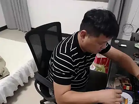 zhang1118 Live XXX-Chat