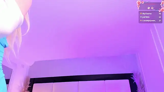 SummerLuna's Live Chat Room
