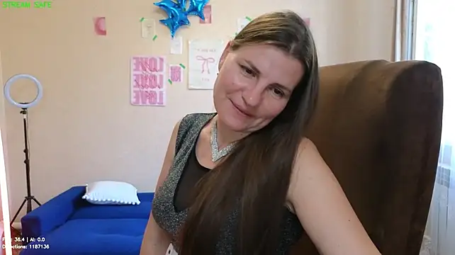 צ'אט XXX בשידור חי של Mirabelle_Velvet