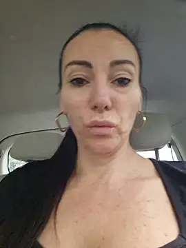 milflovelyxxx's Live Chat Room
