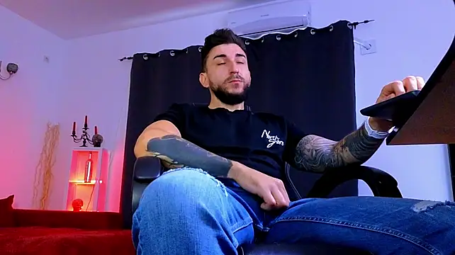 MightyAaron66 Live XXX-chat