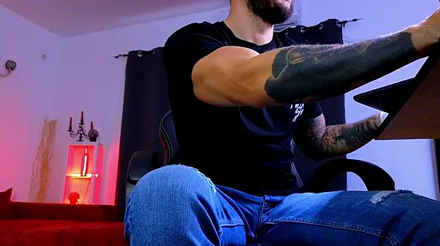 MightyAaron66 élő XXX-chatje
