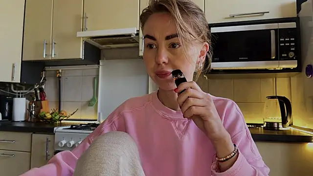 Marta_KellyのライブXXXチャット