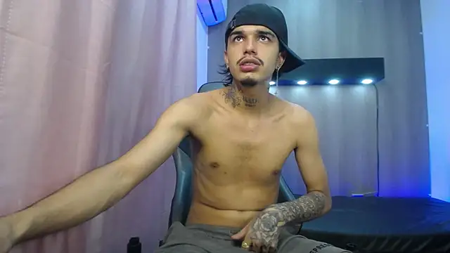 צ'אט XXX בשידור חי של Tayson_Hot