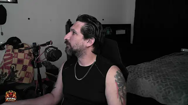 Czat XXX na żywo – DevilPup75_