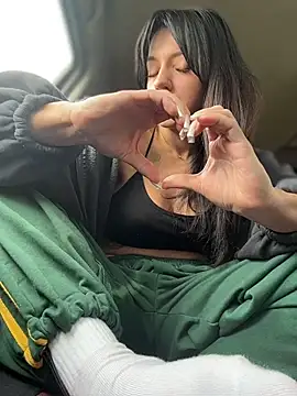 JulliaVegas' Live XXX Chat