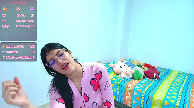 Kassandra_0304's Live Chat Room
