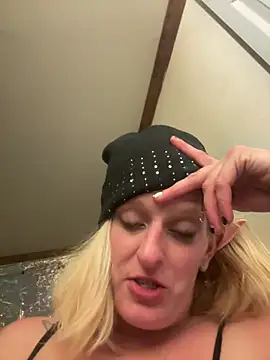 KITTYBOOBOOFUXX's Webcam Show