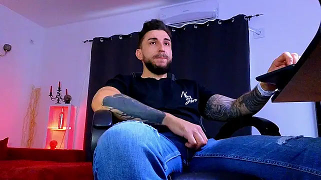 MightyAaron66 Live XXX Chat