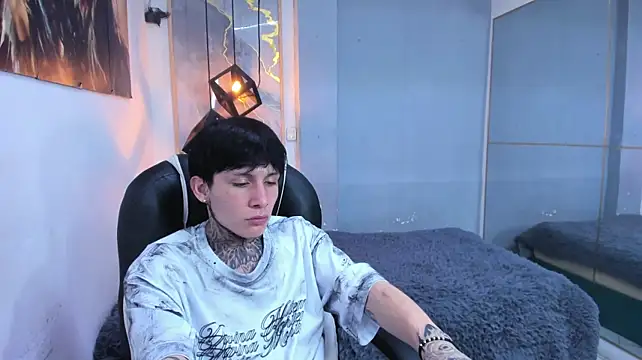 Cry_thereal élő XXX-chatje