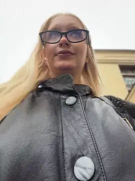 Elfi_InPublic: онлайн-секс-чат