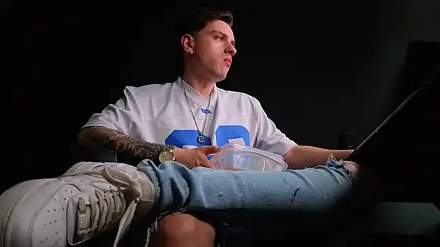 FelixStarkk élő XXX-chatje