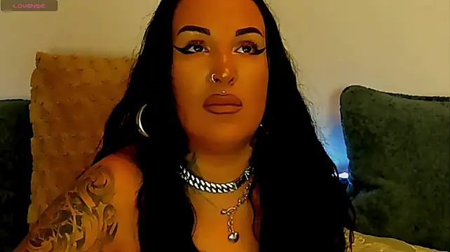 Sierra_Quinn's Live Chat Room
