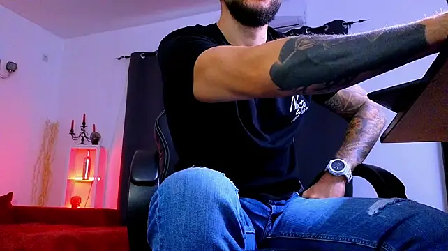MightyAaron66 Adlı Modelin Canlı XXX Sohbeti