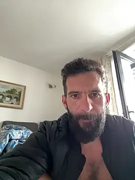 Michel_huge Chat XXX in diretta