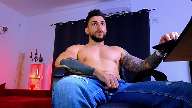 MightyAaron66 live XXX chat