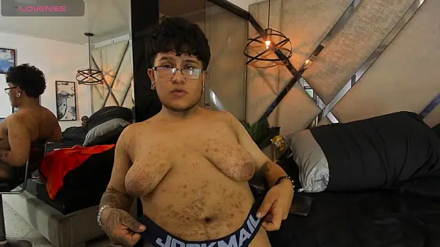 Bill33_ Live XXX Chat