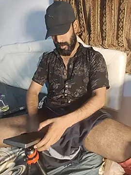 MalluBeardのライブXXXチャット