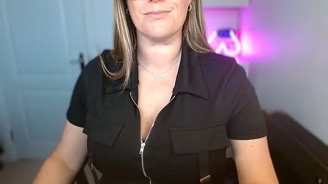 Czat XXX na żywo – TittieTia19