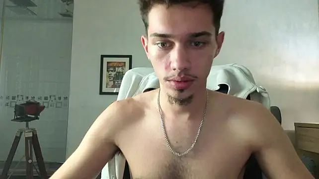 XXX chat uživo modela KaydenDrew