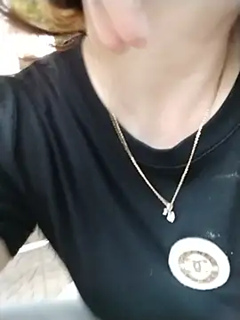 Squirt107 现场XXX聊天