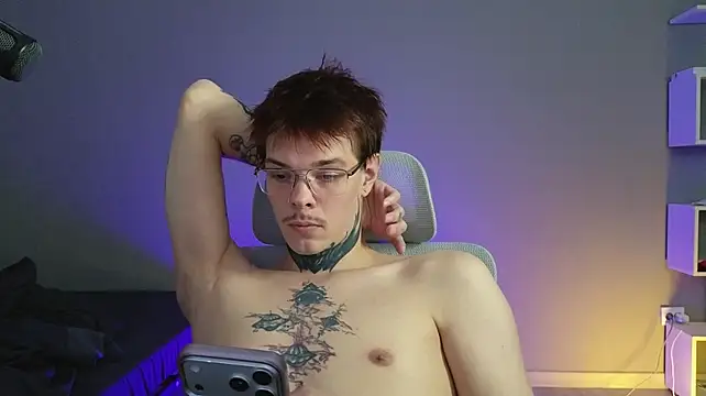 DENIS_HERE élő XXX-chatje
