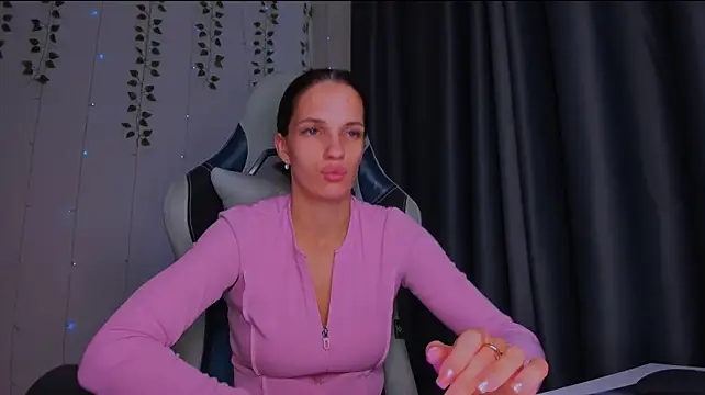 KarlaSim Adlı Modelin Canlı XXX Sohbeti