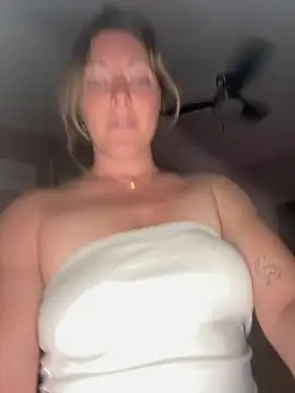 cuteassabutton Show in webcam
