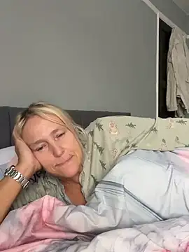 Blondnboujee53's Live XXX Chat