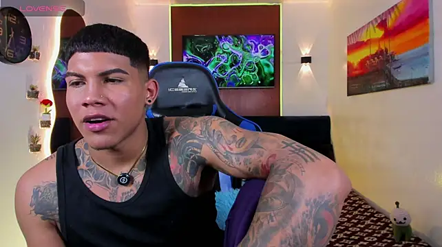 Pokazy przed kamerką – Damian_latinxxx