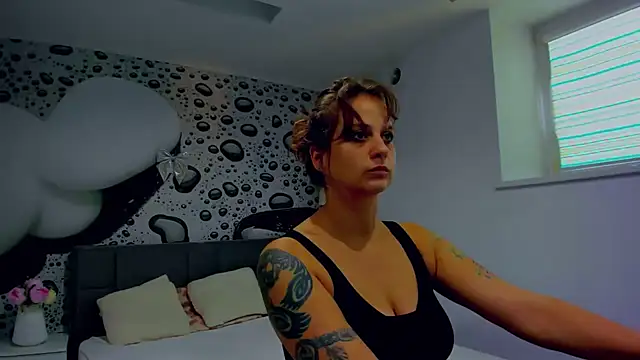 Chatroom XXX en direct de AlmaFancy