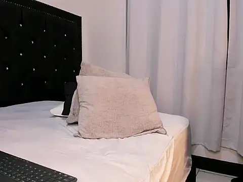 MaxLeons élő XXX-chatje