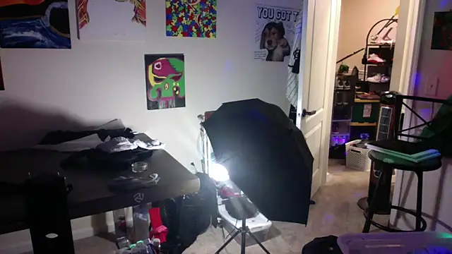 Czat XXX na żywo – Triggerhappycj100