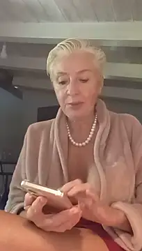 divinaerotica Adlı Modelin Canlı XXX Sohbeti