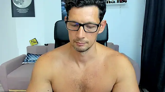 BrutusK08's Live XXX Chat