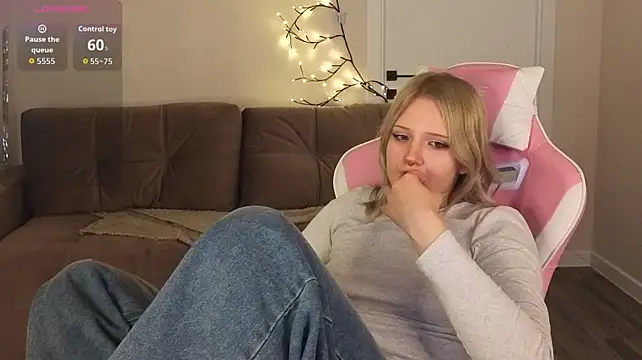 Lilly-Jhonas Live XXX-Chat