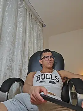 הופעת וובקאם של TOMBOYSEXX