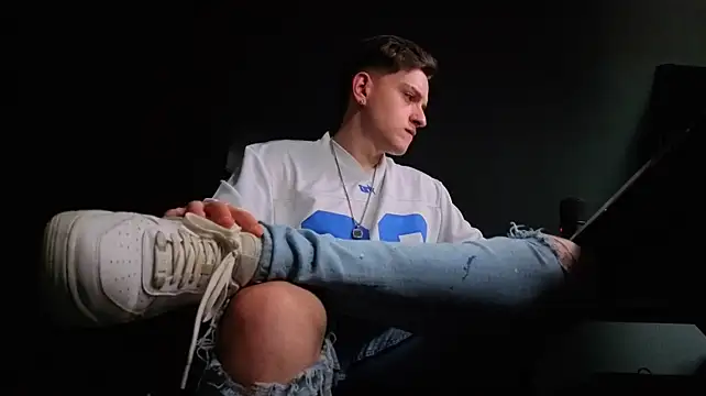 צ'אט XXX בשידור חי של FelixStarkk