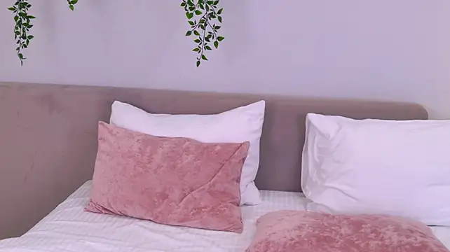 NikkaBush Chat XXX in diretta