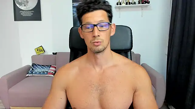 BrutusK08 Adlı Modelin Canlı XXX Sohbeti