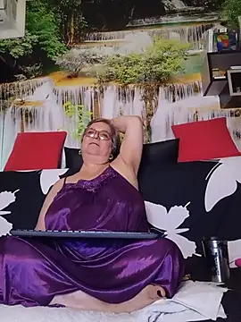 QueenPammy1 – Naživo XXX chat