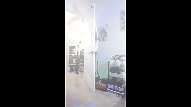 Triggerhappycj100's Live XXX Chat