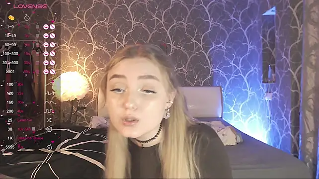 צ'אט XXX בשידור חי של MiaMiaMeow
