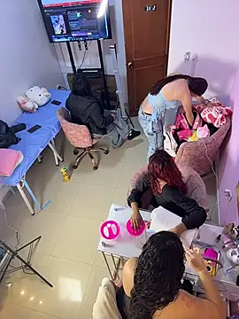 Nails_Lucia: απευθείας συνομιλία ΧΧΧ