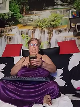 צ'אט XXX בשידור חי של QueenPammy1