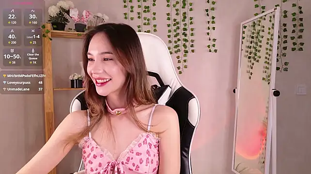 LilCatalia Chat XXX in diretta