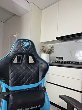 XXX chat uživo modela CurlyLara