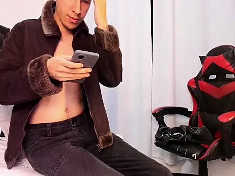 MaxLeons Live XXX Chat