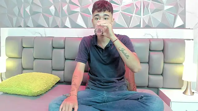 แชท XXX สดของ KathyAiden